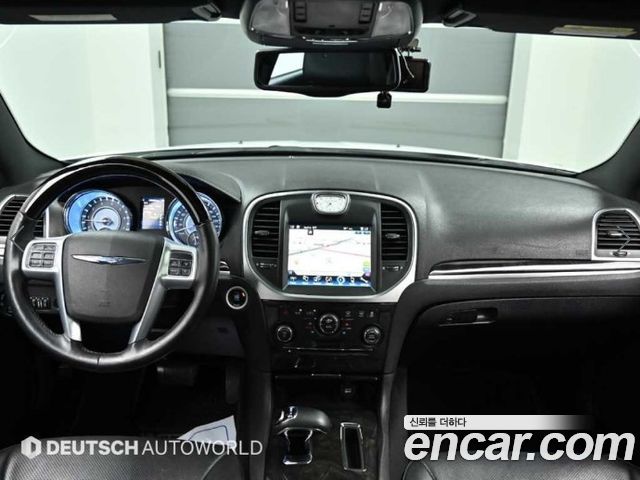 Chrysler 300C — interior