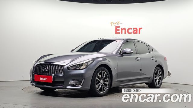 Infiniti Q70