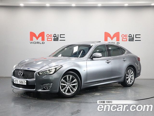 Infiniti Q70