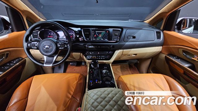 Kia Carnival — interior