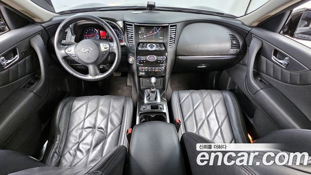 Infiniti FX — interior