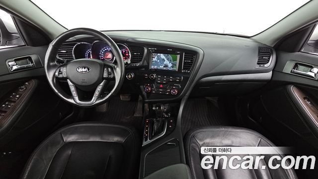 Kia K5 — interior