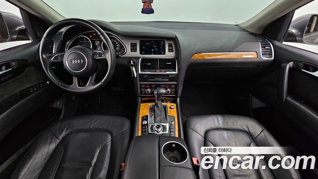 Audi Q7 — interior