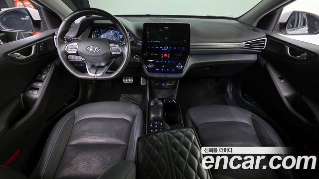Hyundai Ioniq — interior