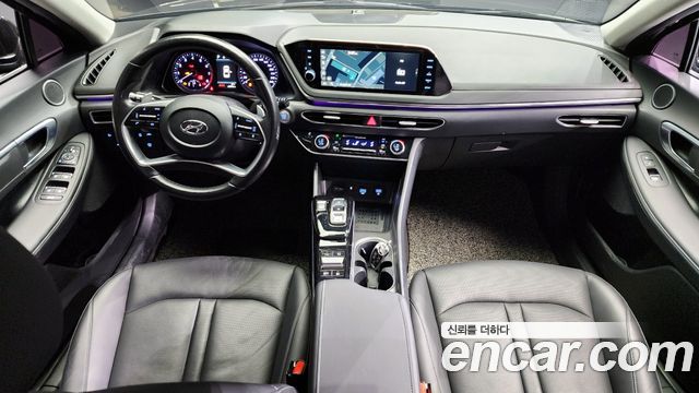 Hyundai Sonata — interior