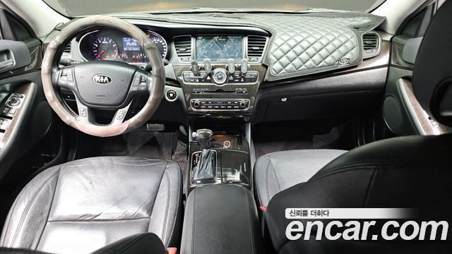 Kia K7 — interior