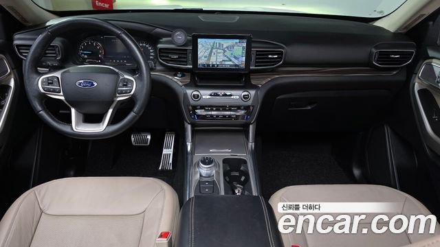 Ford Explorer — interior