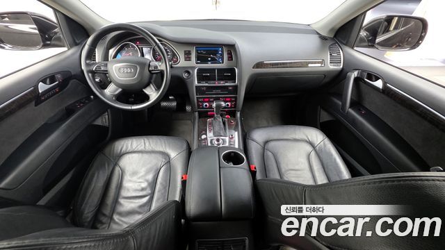 Audi Q7 — interior