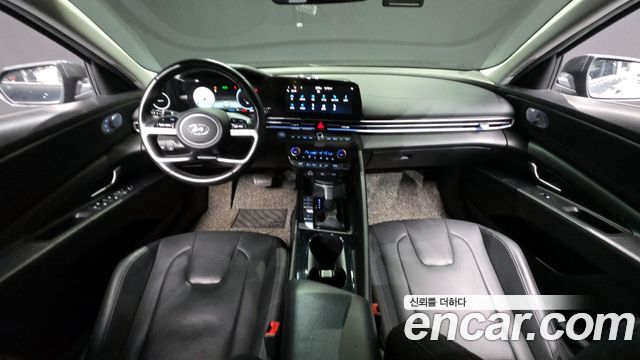 Hyundai Avante — interior