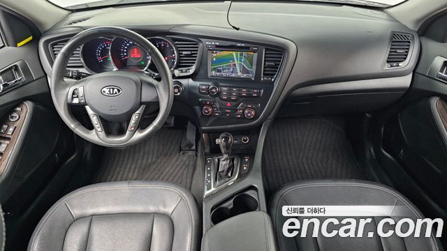 Kia K5 — interior