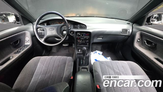 Hyundai Sonata — interior