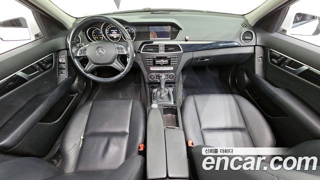 Mercedes-Benz C-Class — interior