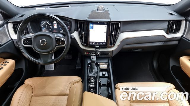 Volvo XC60 — interior