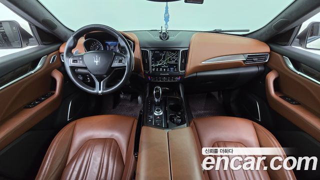 Maserati Levante — interior