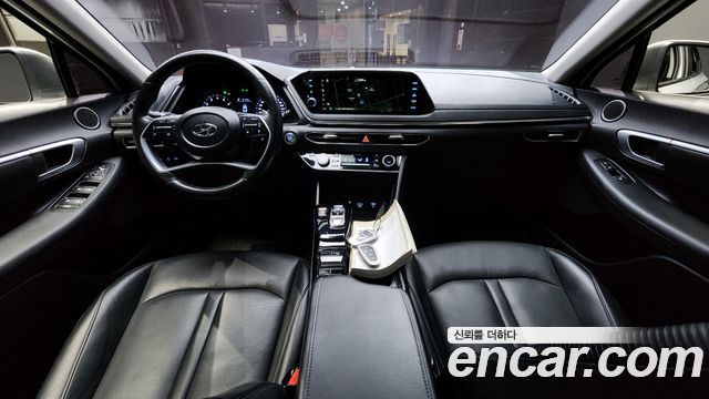 Hyundai Sonata — interior