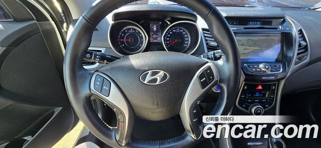 Hyundai Avante — interior
