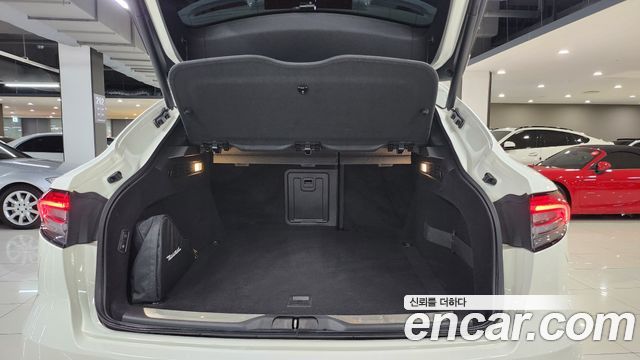 Maserati Levante — interior