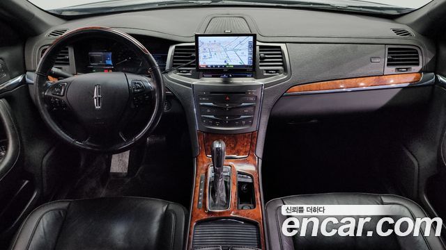 Lincoln MKS — interior