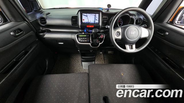 Honda N-BOX — interior