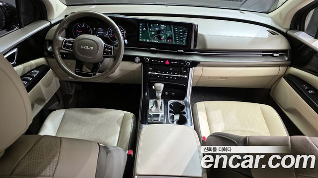 Kia Carnival — interior