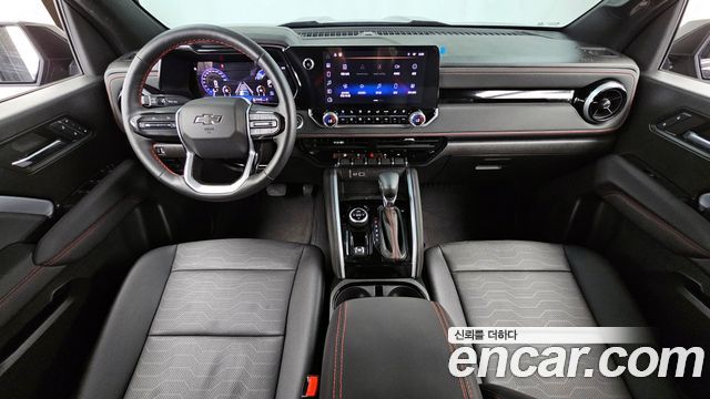 Chevrolet Korea Colorado — interior