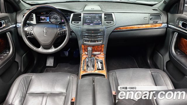 Lincoln MKS — interior