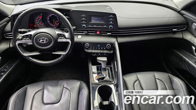 Hyundai Avante — interior