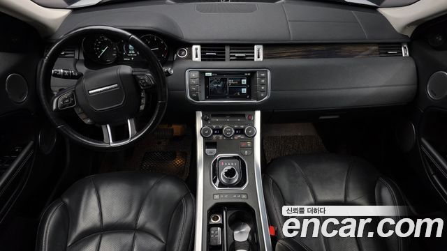 Land Rover Range Rover Evoque — interior