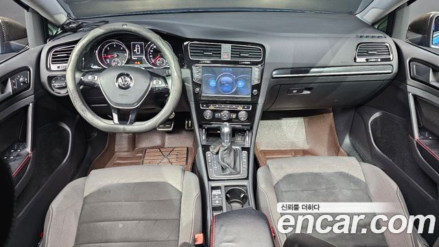 Volkswagen Golf — interior