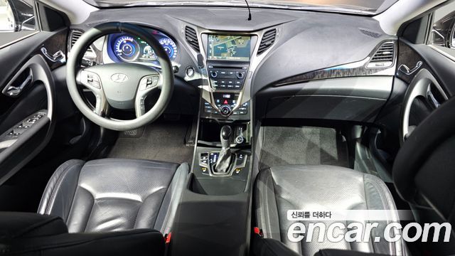 Hyundai Grandeur — interior