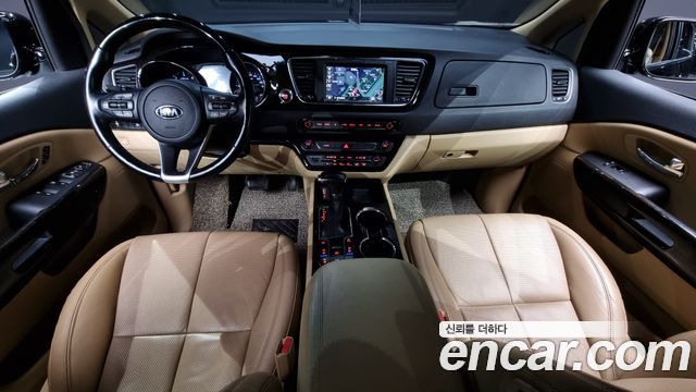 Kia Carnival — interior