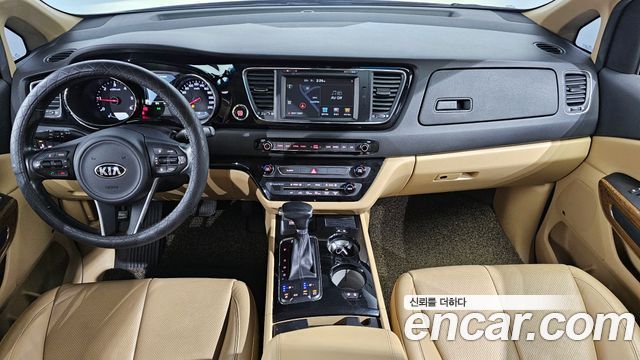 Kia Carnival — interior