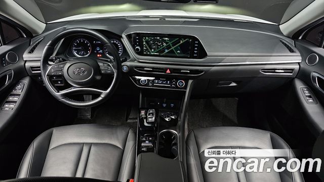Hyundai Sonata — interior