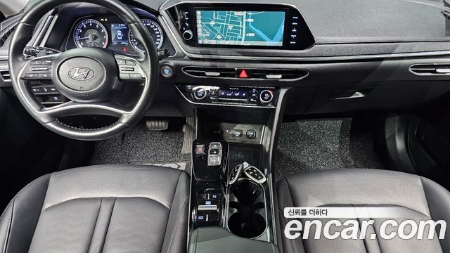 Hyundai Sonata — interior