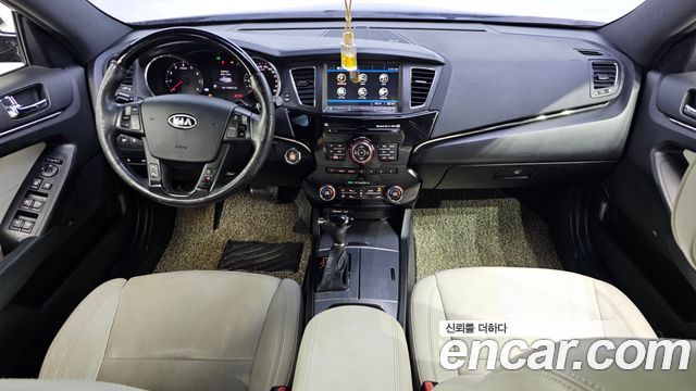 Kia K7 — interior