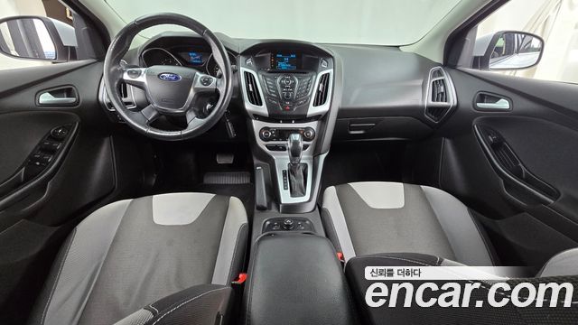 Ford Focus — interior
