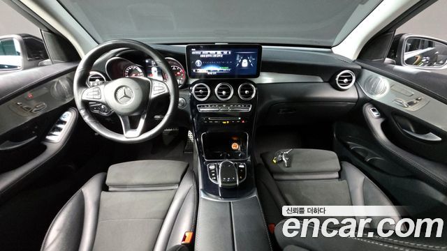 Mercedes-Benz GLC-Class — interior