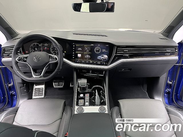 Volkswagen Touareg — interior