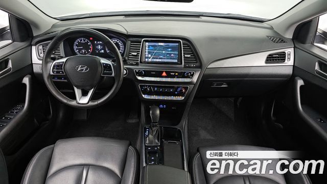 Hyundai Sonata — interior