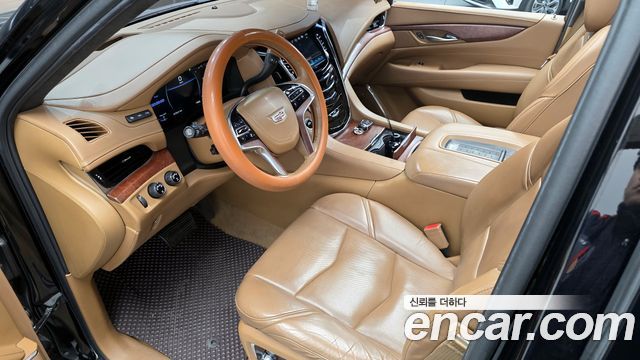 Cadillac Escalade — interior