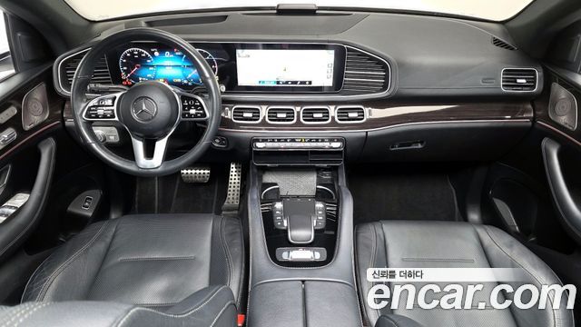 Mercedes-Benz GLE-Class — interior