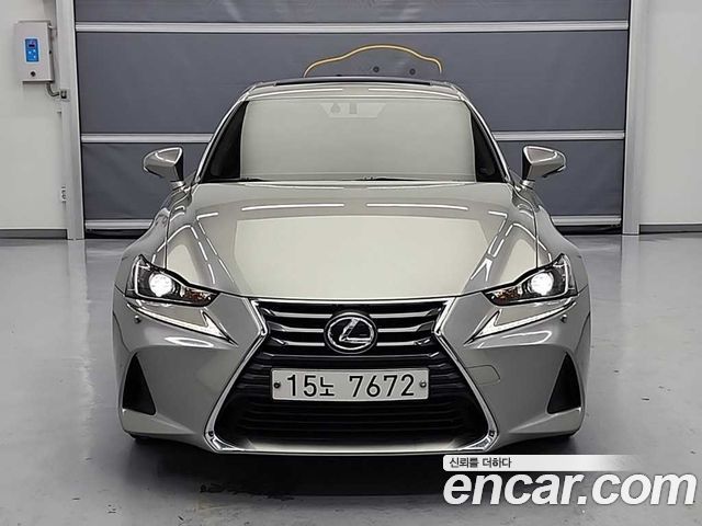 Lexus IS — exterior