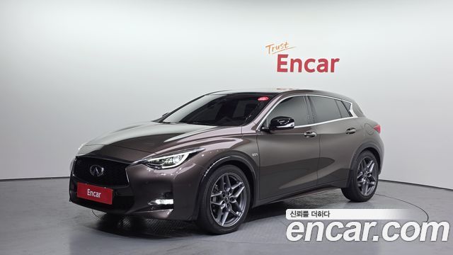Infiniti Q30 — exterior
