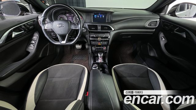 Infiniti Q30 — interior