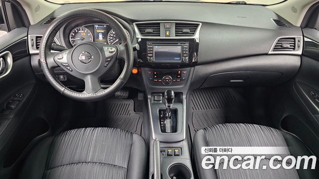 Nissan Sentra — interior