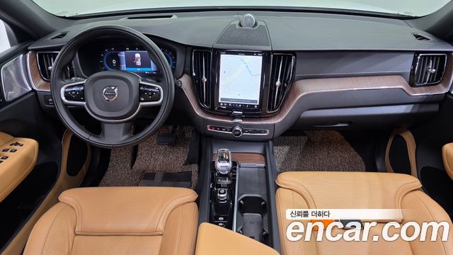 Volvo XC60 — interior