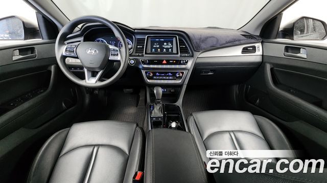 Hyundai Sonata — interior