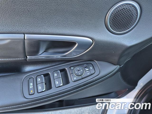 Hyundai Sonata — interior