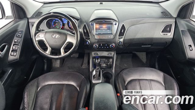 Hyundai Tucson — interior
