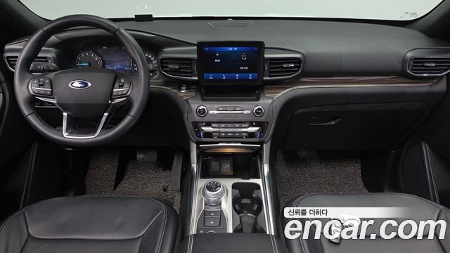 Ford Explorer — interior